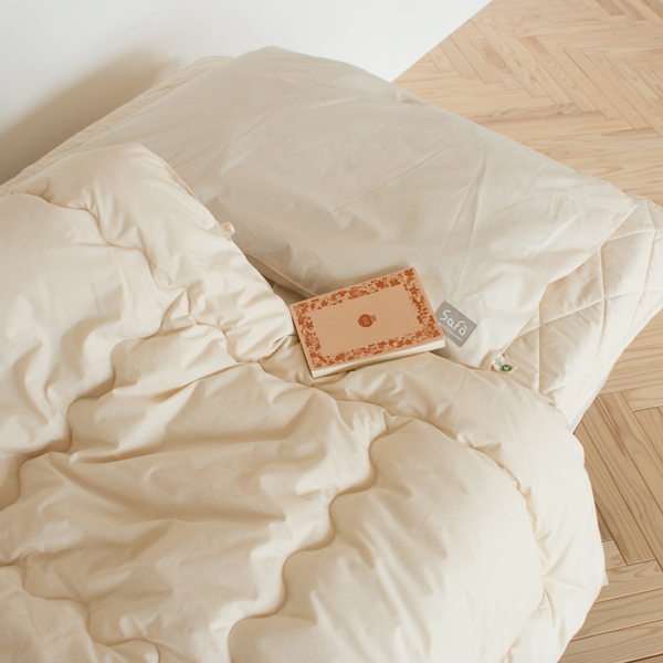 軽すぎない心地よい重さで包まれる安心感があります