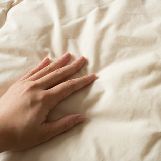 滑らかな肌触りでありながら、防ダニ仕様でホコリが出にくいという特徴も 滑らかな肌触りでありながら、防ダニ仕様でホコリが出にくいという特徴も
