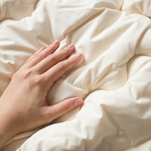 滑らかな肌触りでありながら、防ダニ仕様でホコリが出にくいという特徴も 滑らかな肌触りでありながら、防ダニ仕様でホコリが出にくいという特徴も