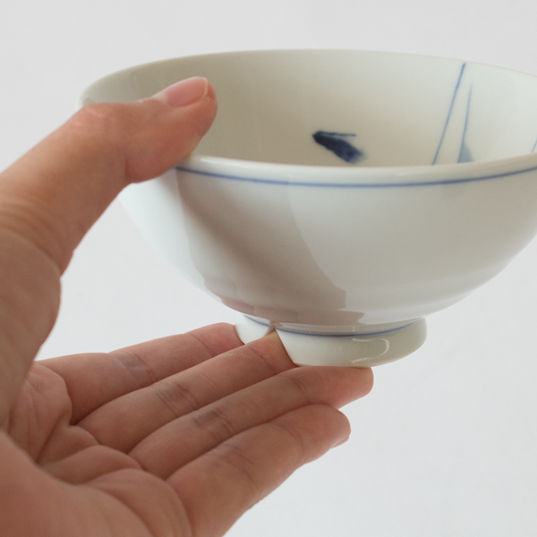 切れ込みのおかげで左手で持つ時に安定します(小)