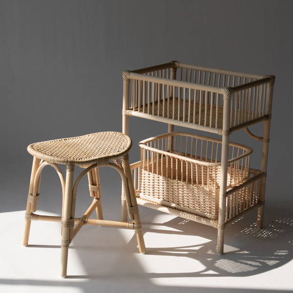 左：別注 籐編みスツール、右：籐 2段ランドリーバスケット(ワイド)