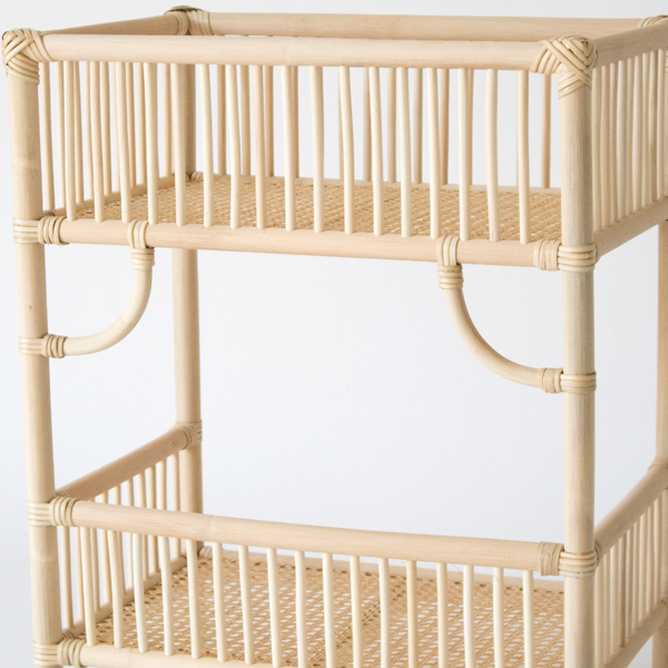 補強は必要十分にすることで、どこに置いても馴染みやすいすっきりとしたデザインに(ワイド)