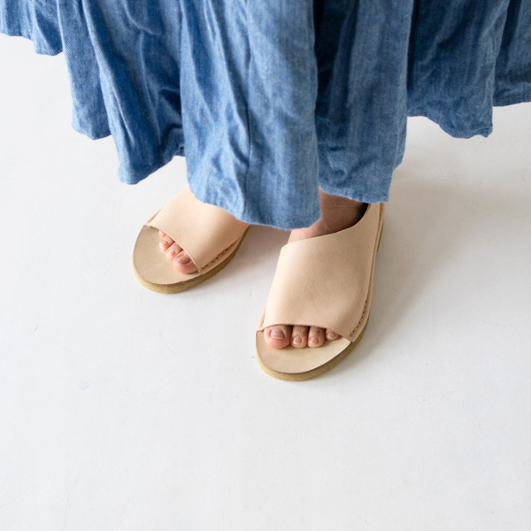 革の経年変化も楽しめるNATURALは、履けば履くほどに愛着が湧きます