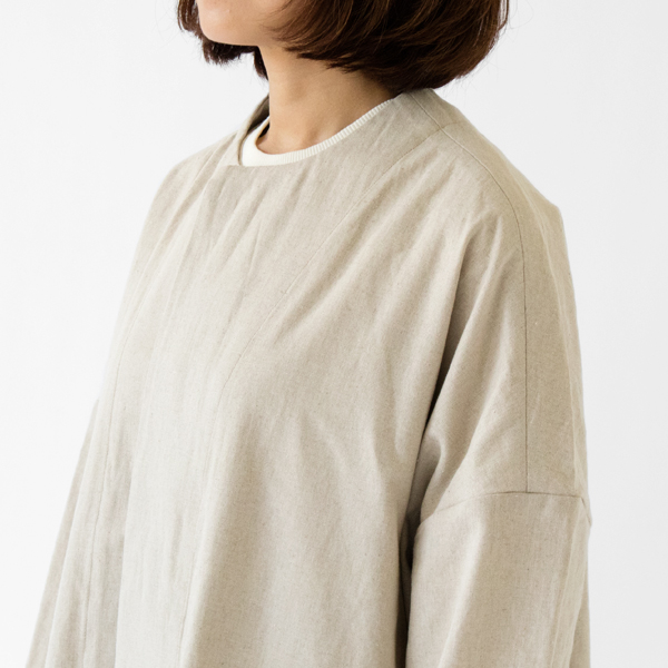 すっきりとした首回り(KINARI) すっきりとした首回り(KINARI)