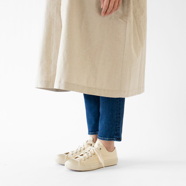 ストンと落ちる裾(モデル身長163cm・KINARI) ストンと落ちる裾(モデル身長163cm・KINARI)