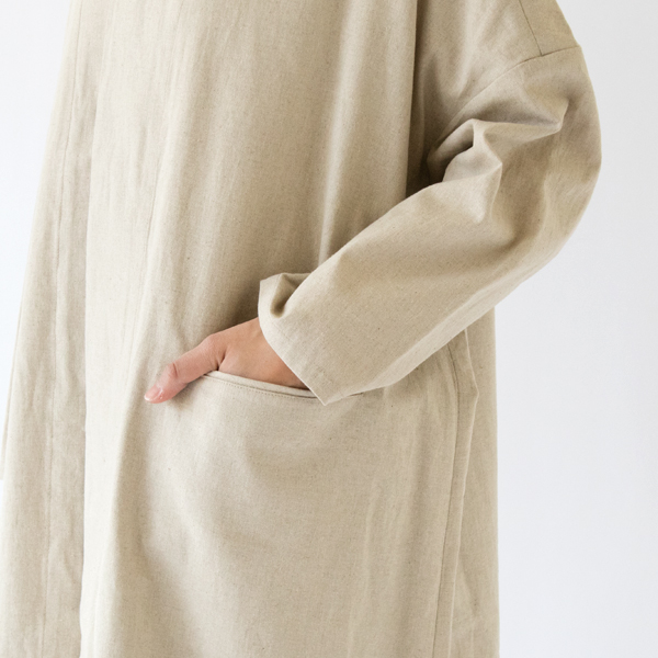 ウエスト両サイドに配された玉縁ポケット(KINARI) ウエスト両サイドに配された玉縁ポケット(KINARI)