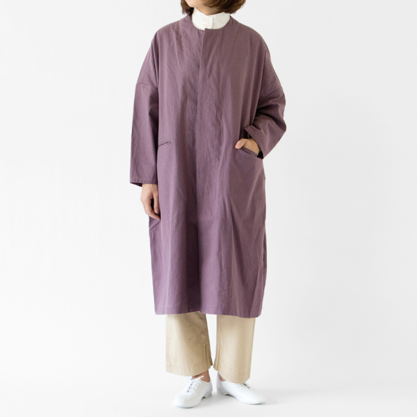 ドロップショルダーで丸みのあるシルエット(モデル身長163cm・FUJI) ドロップショルダーで丸みのあるシルエット(モデル身長163cm・FUJI)