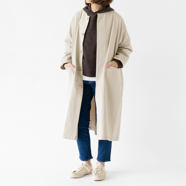 ノーカラーのアウターと相性が良いです(BROWN・モデル身長163cm)