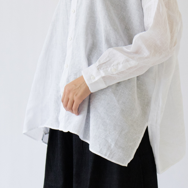 ラウンドするように落ちる裾のシルエット(WHITE) ラウンドするように落ちる裾のシルエット(WHITE)