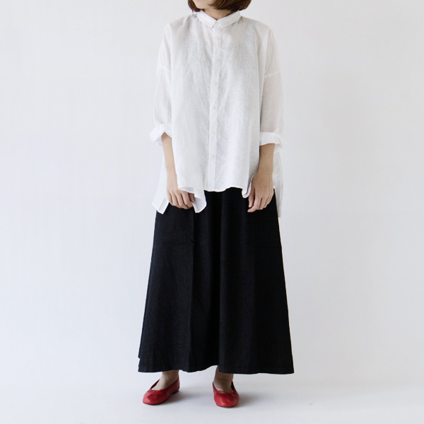 ふんわりとしたAラインのシルエット(WHITE、モデル身長:163cm) ふんわりとしたAラインのシルエット(WHITE、モデル身長:163cm)