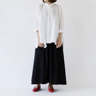 ふんわりとしたAラインのシルエット(WHITE、モデル身長:163cm) ふんわりとしたAラインのシルエット(WHITE、モデル身長:163cm)