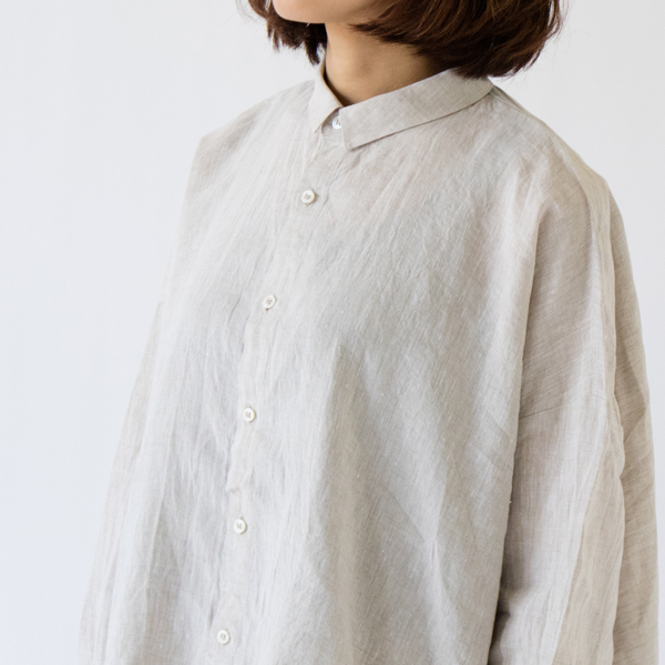 小ぶりの襟が愛らしいデザイン(KINARI) 小ぶりの襟が愛らしいデザイン(KINARI)