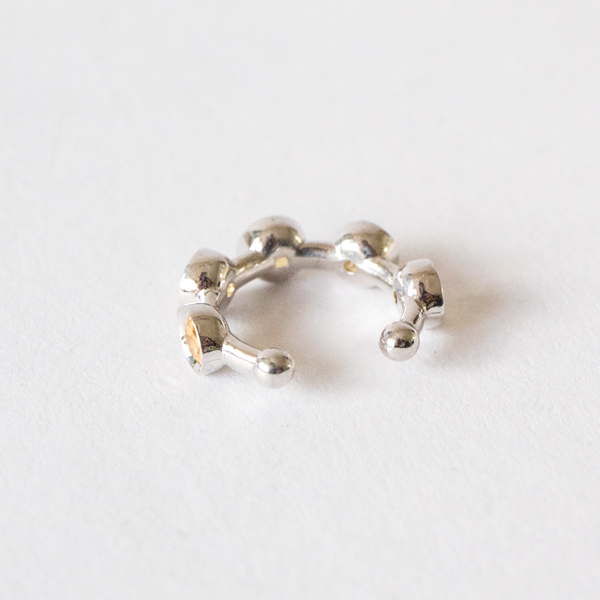 C型の丸みのあるシルエット C型の丸みのあるシルエット