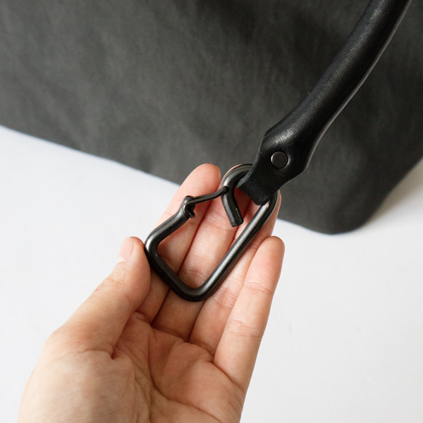 ハンドルは簡単に取り外しができます(CHARCOAL GRAY)