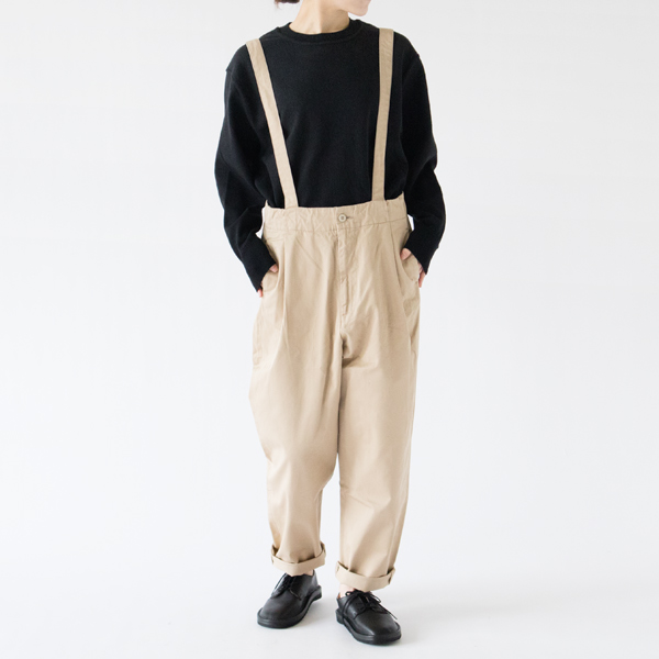 トップスインできる程よい厚み(BLACK・身長162cm)