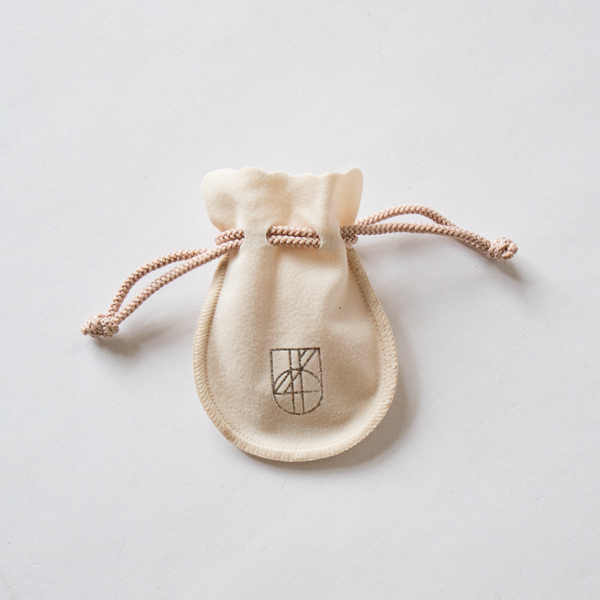 ZUTTOロゴ入りの巾着袋に入れてお届けします ZUTTOロゴ入りの巾着袋に入れてお届けします