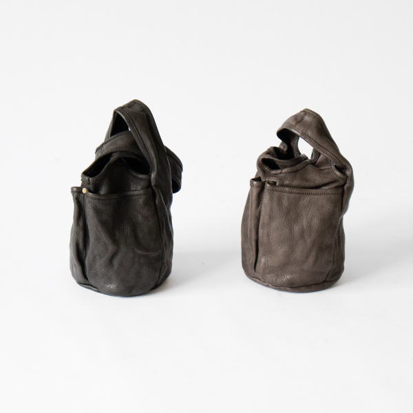 右：DARK ASH、左：BRONZE