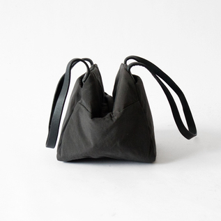 強撥水シュリンクナイロンバッグ QYUVO S(CHARCOAL GRAY) 強撥水シュリンクナイロンバッグ QYUVO S(CHARCOAL GRAY)