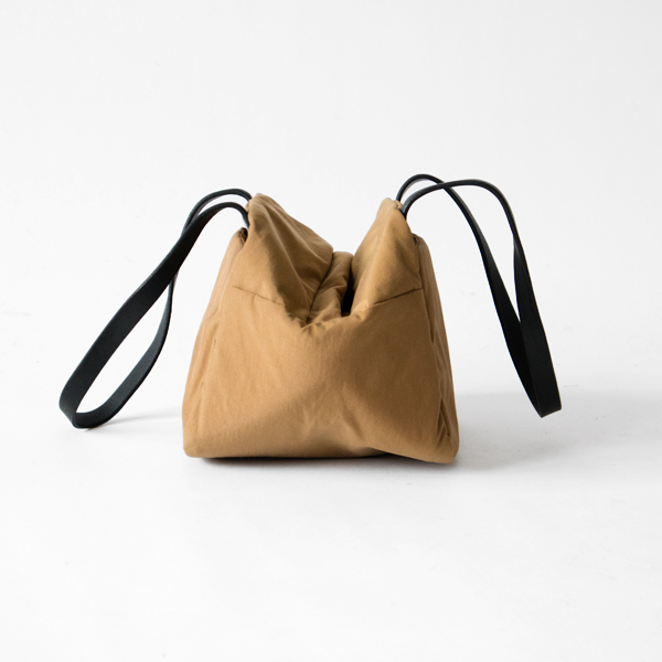 強撥水シュリンクナイロンバッグ QYUVO S（COYOTE）