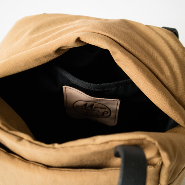 内側にもポケット（COYOTE）