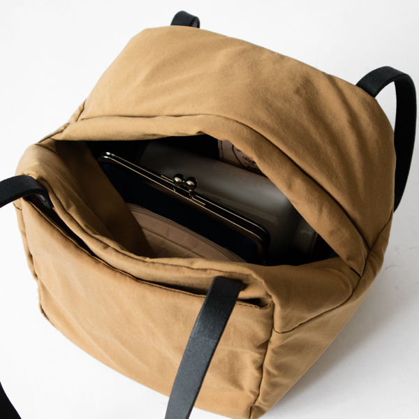 まるで箱のように荷物がすっぽりと収まります（COYOTE）