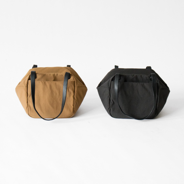 右：COYOTE、左：CHARCOAL GRAY