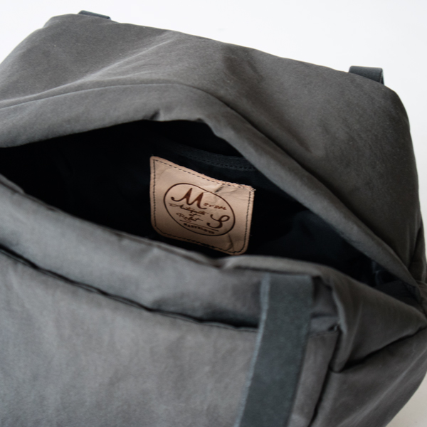 強撥水シュリンクナイロンバッグ QYUVO L(CHARCOAL GRAY) 強撥水シュリンクナイロンバッグ QYUVO L(CHARCOAL GRAY)