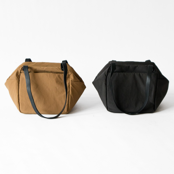 右:COYOTE、左:CHARCOAL GRAY 右:COYOTE、左:CHARCOAL GRAY