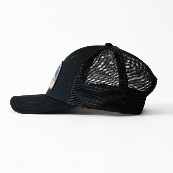 側面と背面はメッシュ仕様で通気性に優れているので汗で蒸れにくくなっています 側面と背面はメッシュ仕様で通気性に優れているので汗で蒸れにくくなっています