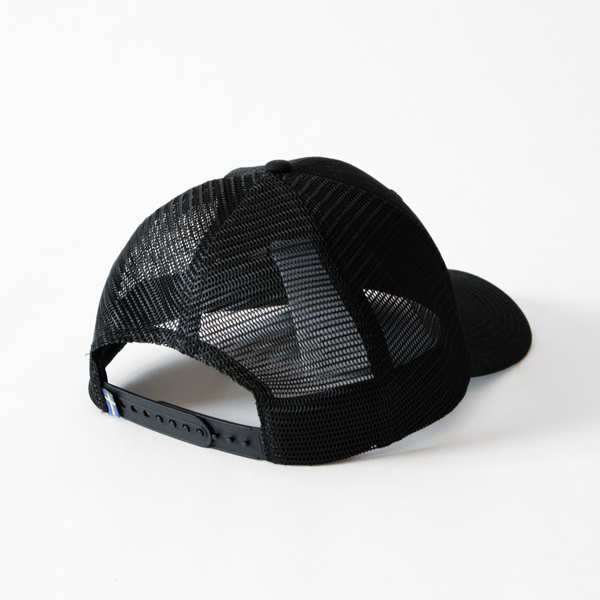 側面と背面はメッシュ仕様で通気性に優れているので汗で蒸れにくくなっています 側面と背面はメッシュ仕様で通気性に優れているので汗で蒸れにくくなっています