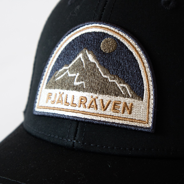 刺繍ワッペンは光沢があり上品な印象 刺繍ワッペンは光沢があり上品な印象