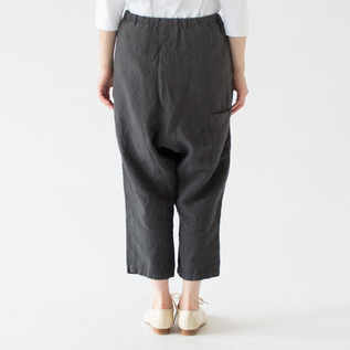 vlas blomme ワークリネンサルエルパンツ　ブラック　チャコール ワークリネン サルエルパンツ／Vlas Blomme（ヴラスブラム