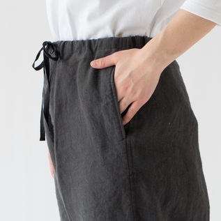 vlas blomme ワークリネンサルエルパンツ　ブラック　チャコール ワークリネン サルエルパンツ／Vlas Blomme（ヴラスブラム