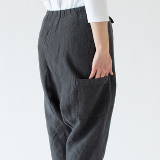 vlas blomme ワークリネンサルエルパンツ　ブラック　チャコール ワークリネン サルエルパンツ／Vlas Blomme（ヴラスブラム
