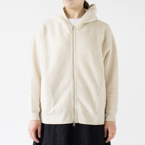 モデル身長162cm・OATMEAL