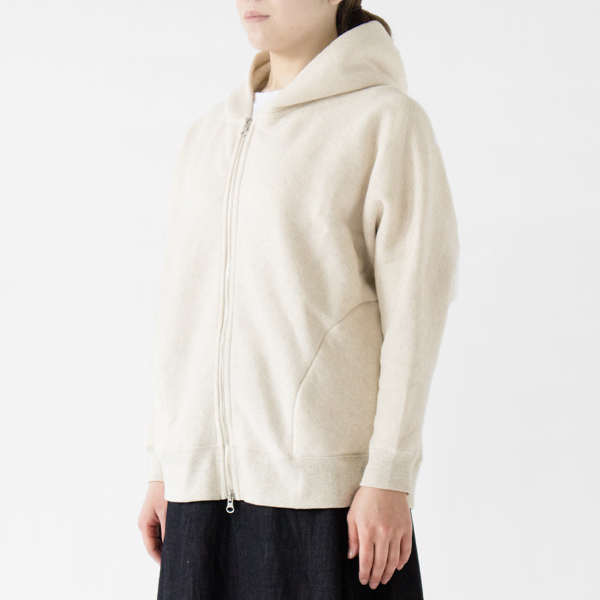 モデル身長162cm・OATMEAL