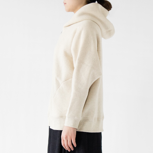 モデル身長162cm・OATMEAL