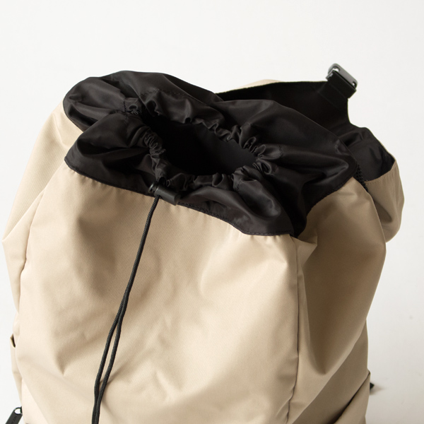 巾着のように絞ることができます(ライトカーキ) 巾着のように絞ることができます(ライトカーキ)