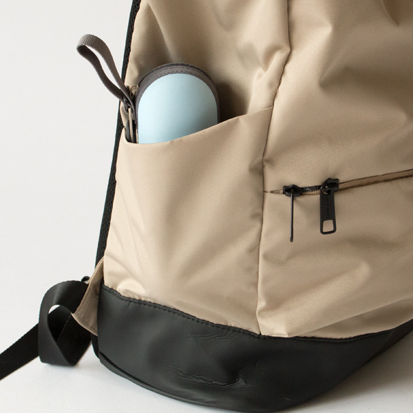 左右にポケットがあります(ライトカーキ) 左右にポケットがあります(ライトカーキ)