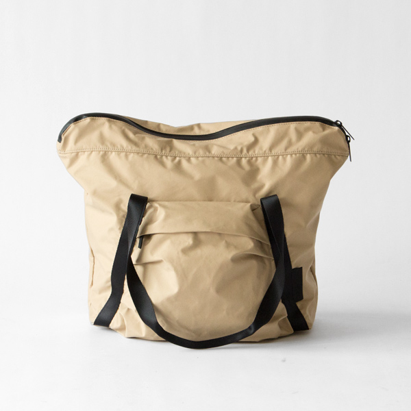 高さに余裕を持たせてあるので荷物が増えても安心です(ライトBG)