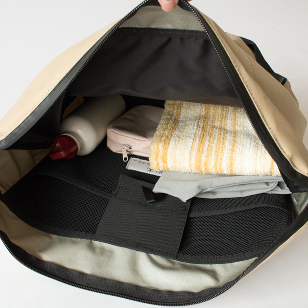 水筒も立てて持ち運ぶことができます(ライトBG)