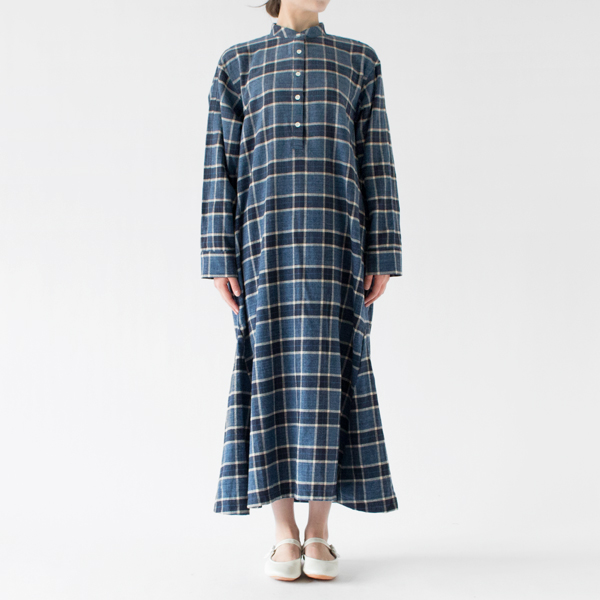 モデル身長162cm・NAVY