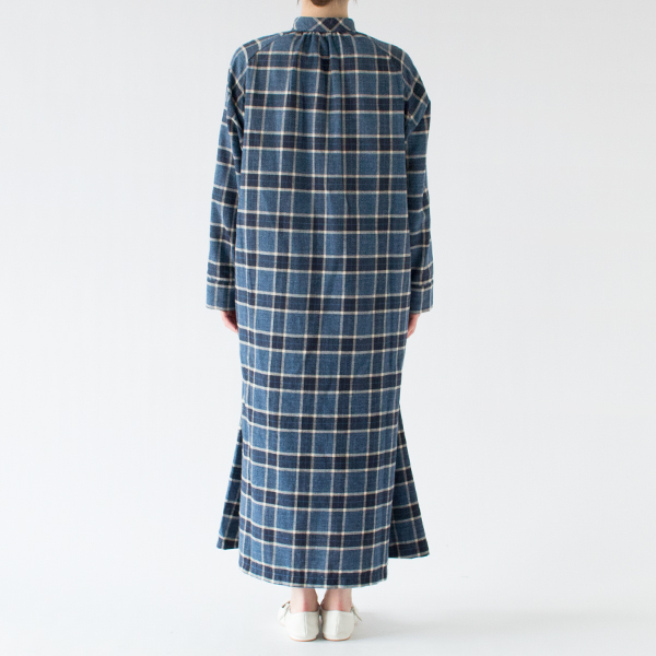 モデル身長162cm・NAVY