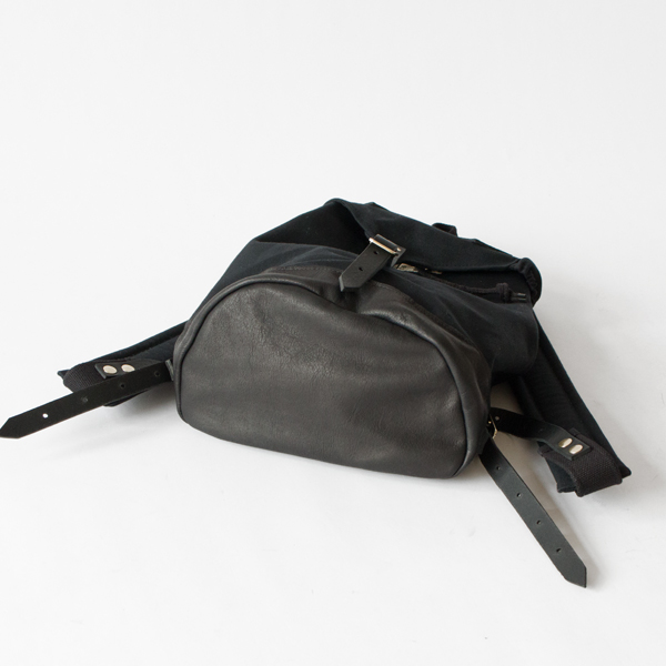 型崩れを防ぐため、レザーボトムが付いています 型崩れを防ぐため、レザーボトムが付いています