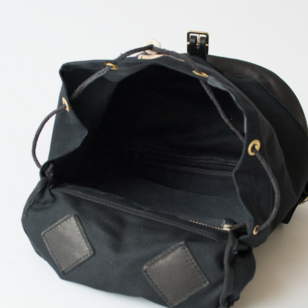 小物の仕分けに便利なポケット付き 小物の仕分けに便利なポケット付き