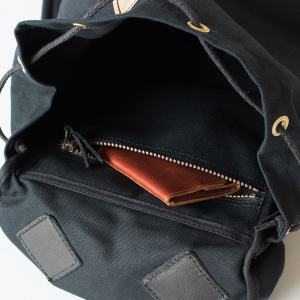 小物の仕分けに便利なポケット付き 小物の仕分けに便利なポケット付き