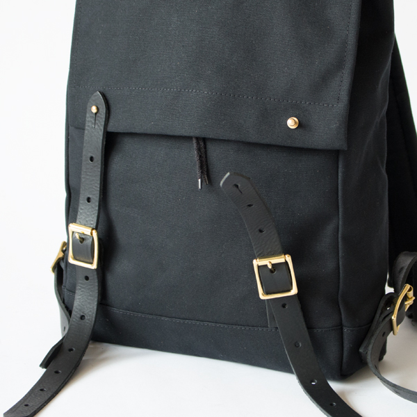 ギボシ金具が付いており、毎回バックルを外す手間もなく快適にご使用いただけます ギボシ金具が付いており、毎回バックルを外す手間もなく快適にご使用いただけます