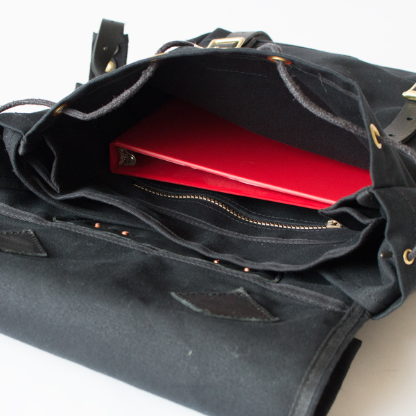 A4サイズ収納可 A4サイズ収納可