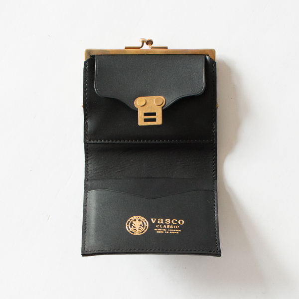 金の箔押しが施されたカードポケット(NERO) 金の箔押しが施されたカードポケット(NERO)