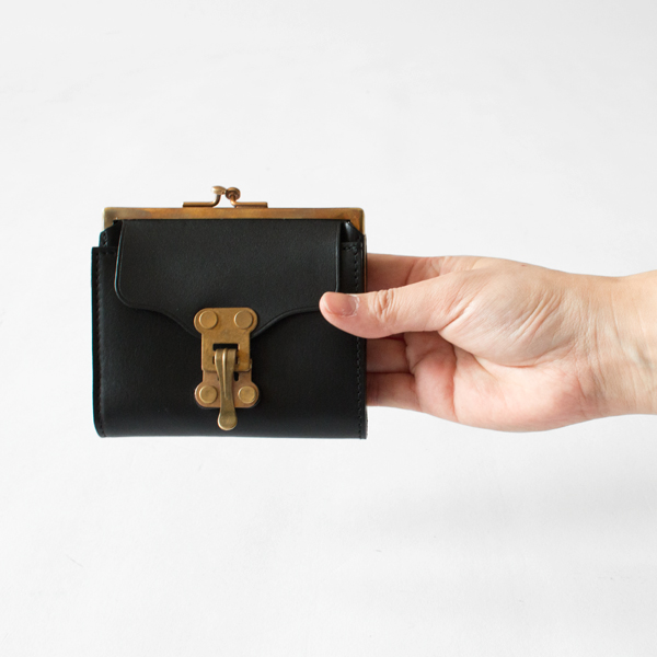 二つ折りのコンパクトなレザーウォレットです(NERO) 二つ折りのコンパクトなレザーウォレットです(NERO)